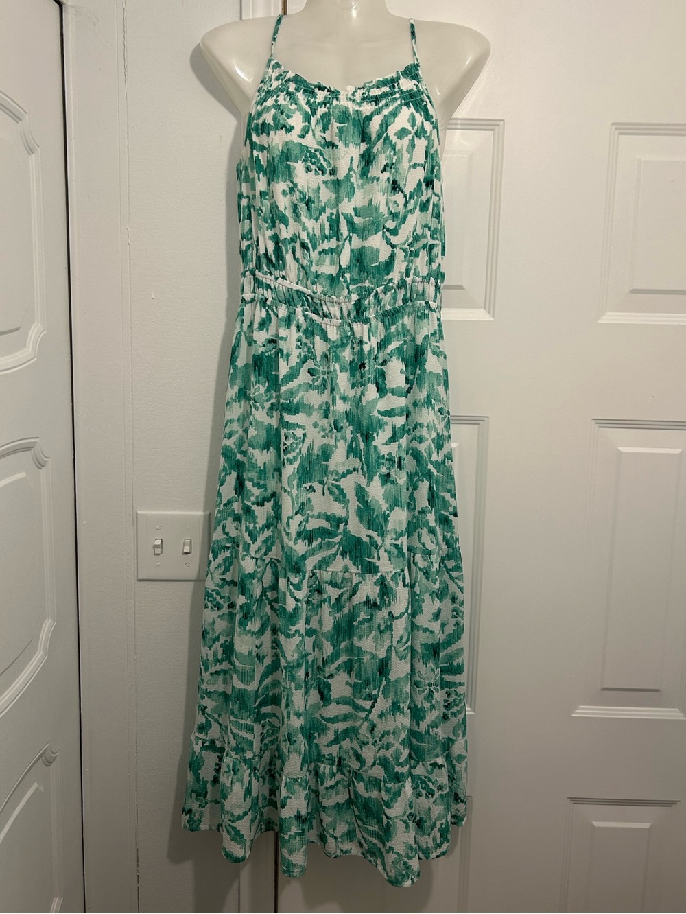 Reitmans Size Small Green and White Printed Spaghetti Straps Maxi Dress